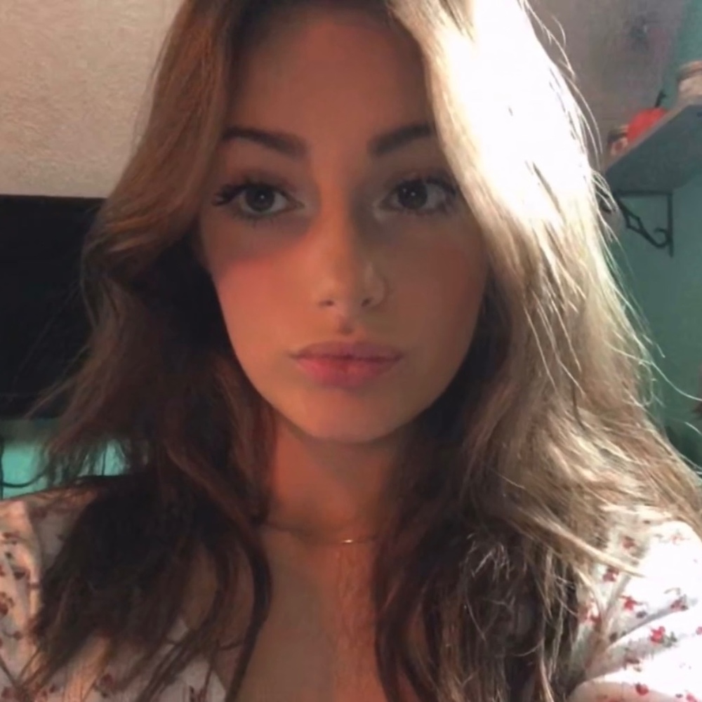 Meet your Posher, Alexis